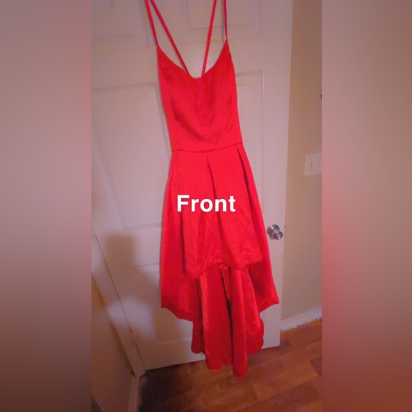 Im selling cheap dresses for anyone that need them - Picture 1 of 2